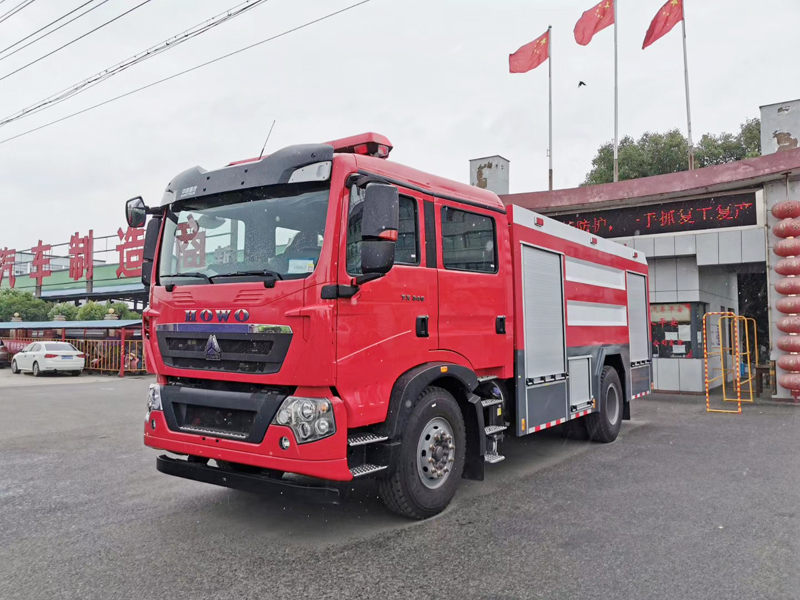 中潔牌豪沃消防車(chē)
