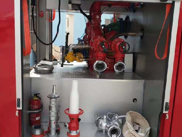 中潔牌東風(fēng)天錦6噸水罐消防車(chē)