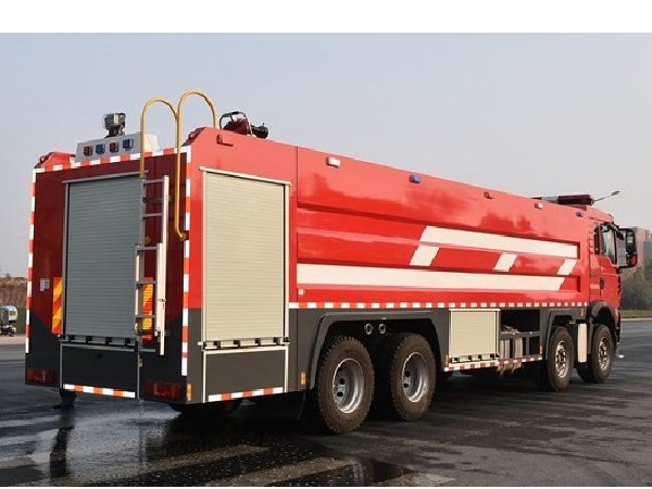 重汽豪沃25噸泡沫消防車